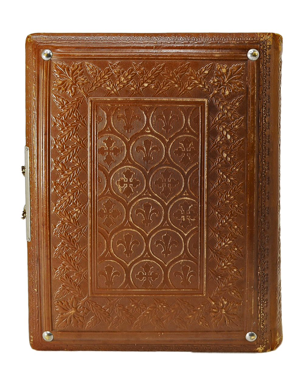 Фотоальбом. Австрия. 1890-х гг. Кожа, картон, золочение, латунь. Размер: 23 × 30 см.