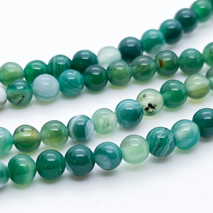 Агат тонированный зеленый, диаметр 6,2-6,3 мм, цена за 29-30 шт (1/2 нити)