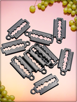 Подвески для рукоделия "Лезвия чёрные".