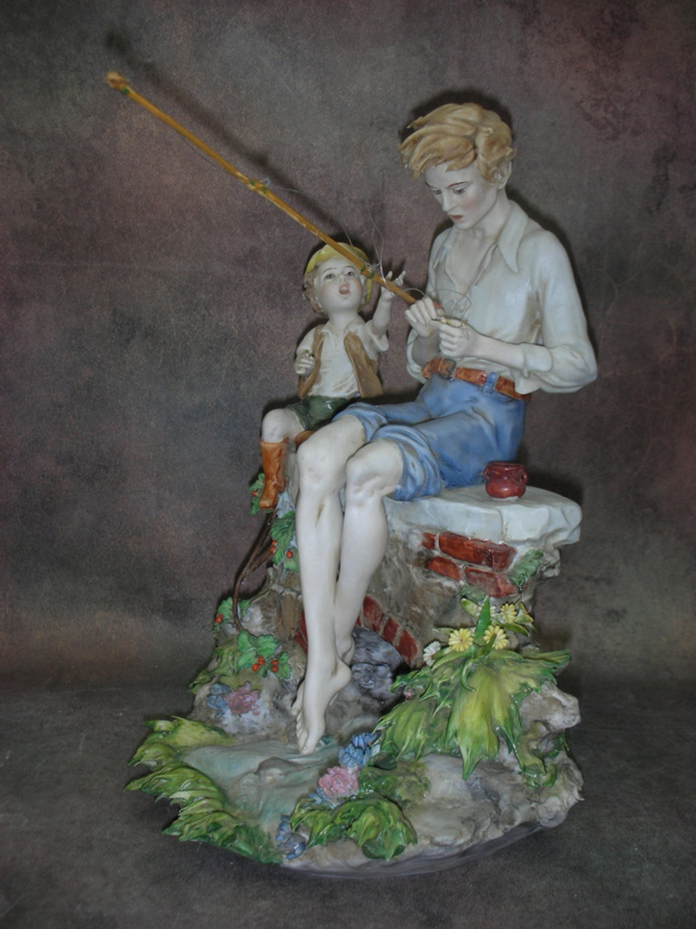 Статуэтка. Фарфор. Рыбаки. Capodimonte. Италия