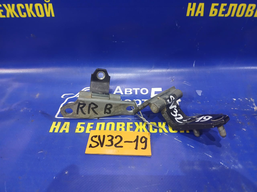 Петля двери задней правой TOYOTA VISTA 1990