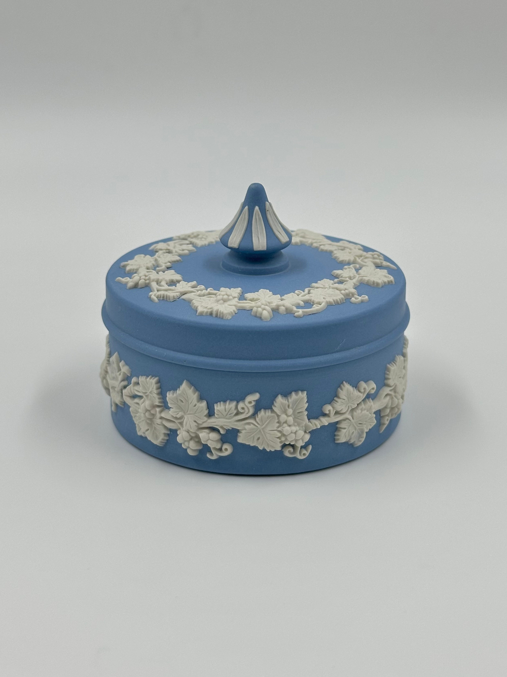 Шкатулка Wedgwood голубая круглая