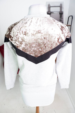 Свитшот &Berries модный, визуально на 44 размер