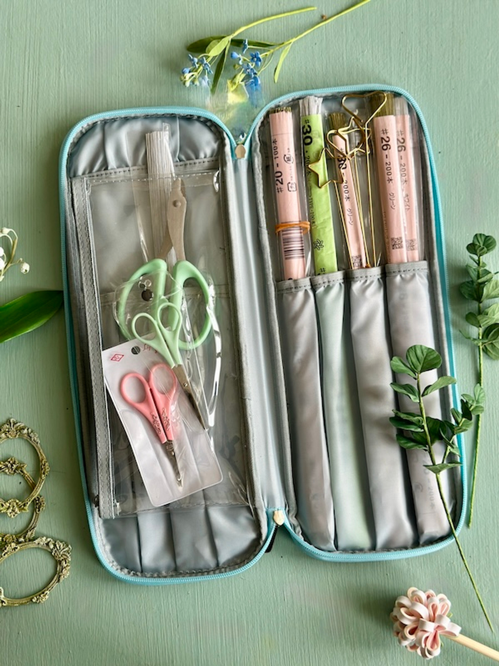 Пенал для проволоки на молнии с цветочками прованс