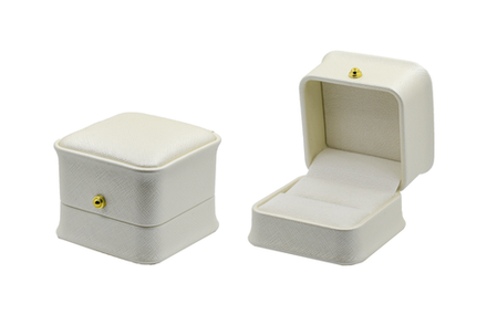 Футляр под кольцо (слоновая кость, к/з)