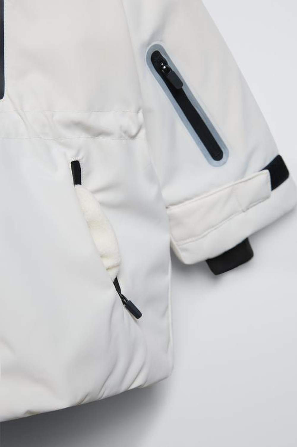 ZARA НЕПРОМОКАЕМАЯ ВЕТРОЗАЩИТНАЯ КУРТКА, ЖЕЛТОВАТО-БЕЛЫЙ