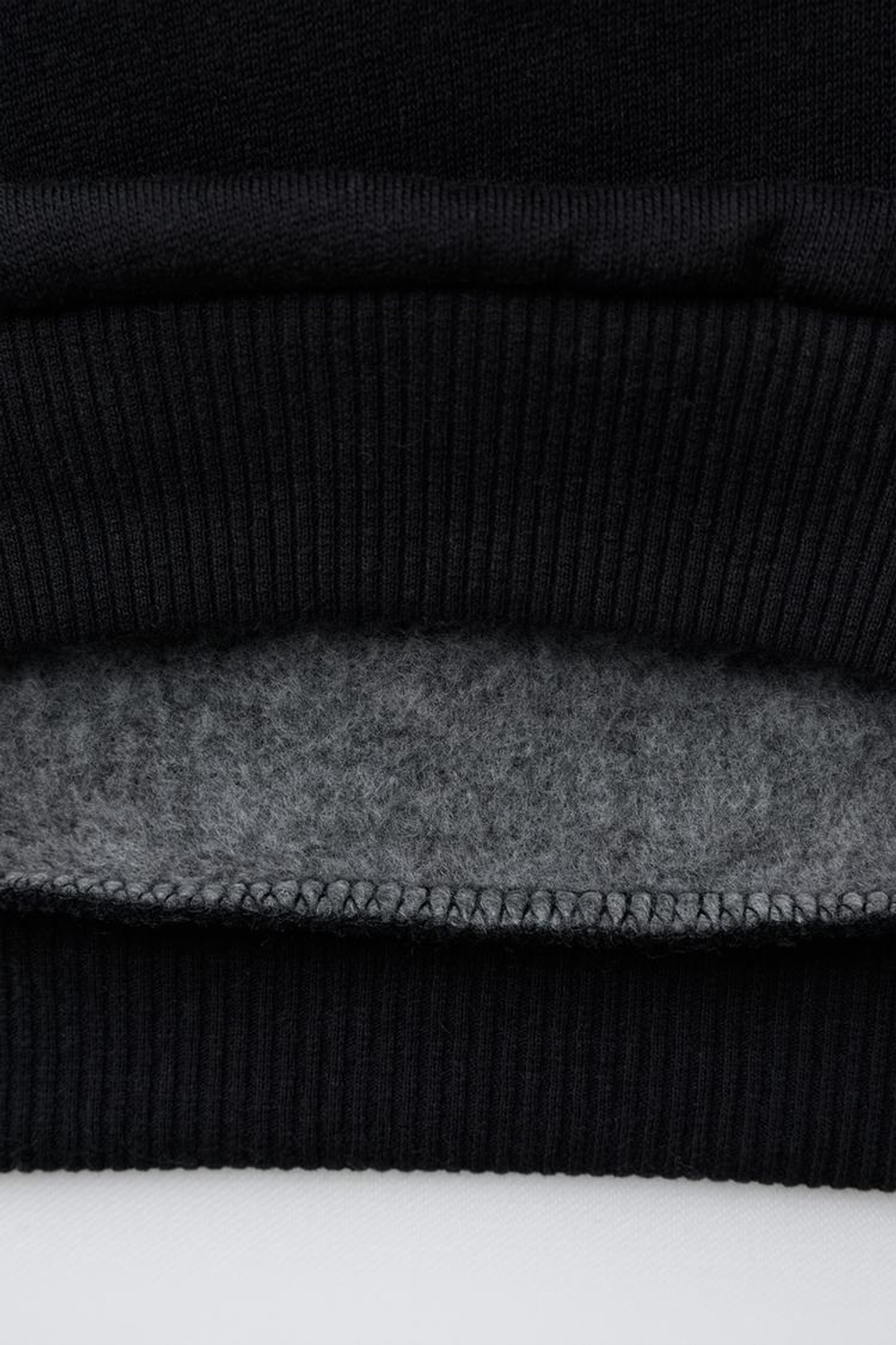 ZARA ТОЛСТОВКА С ПРИНТОМ, ЧЕРНЫЙ