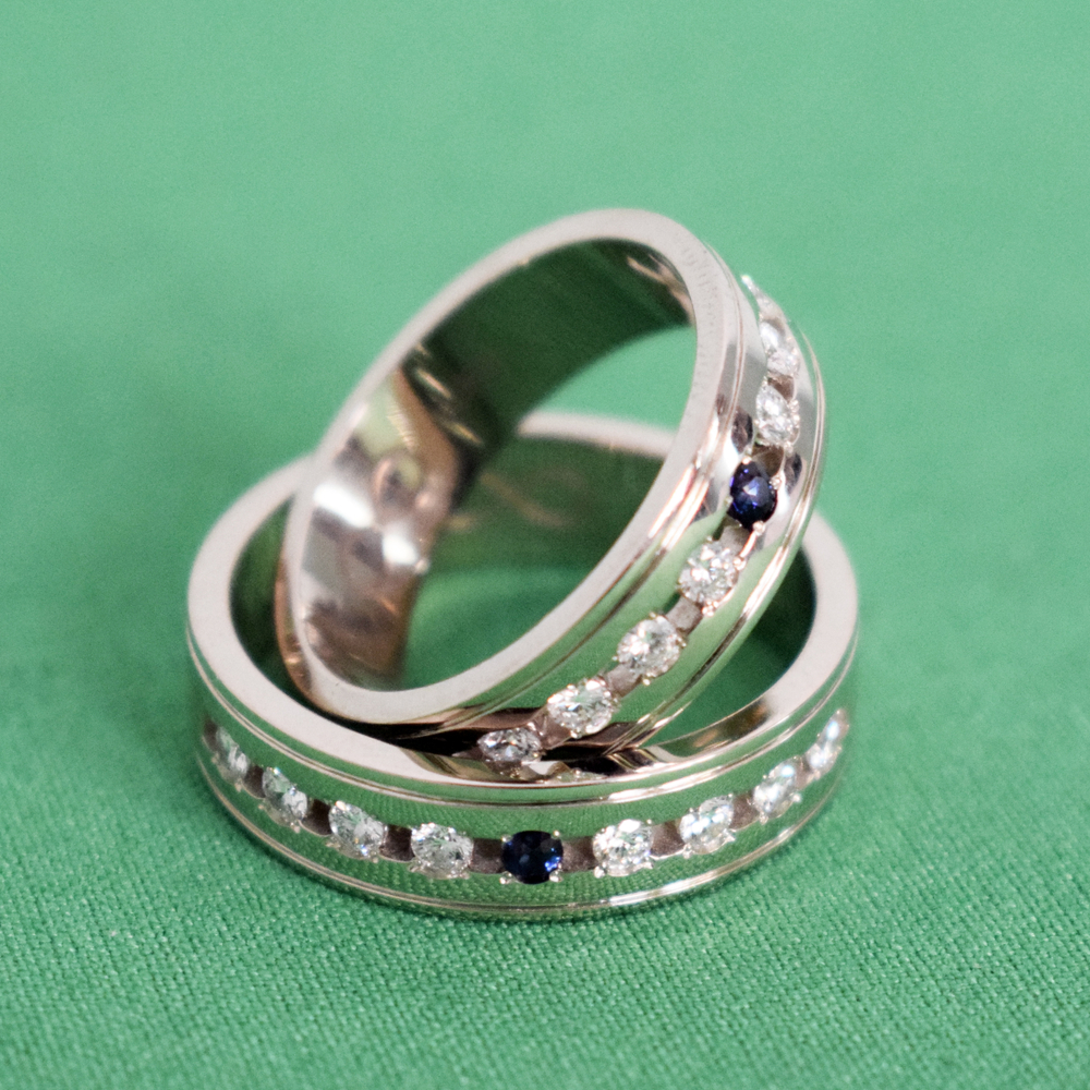 Обручальная пара с цветным камнем