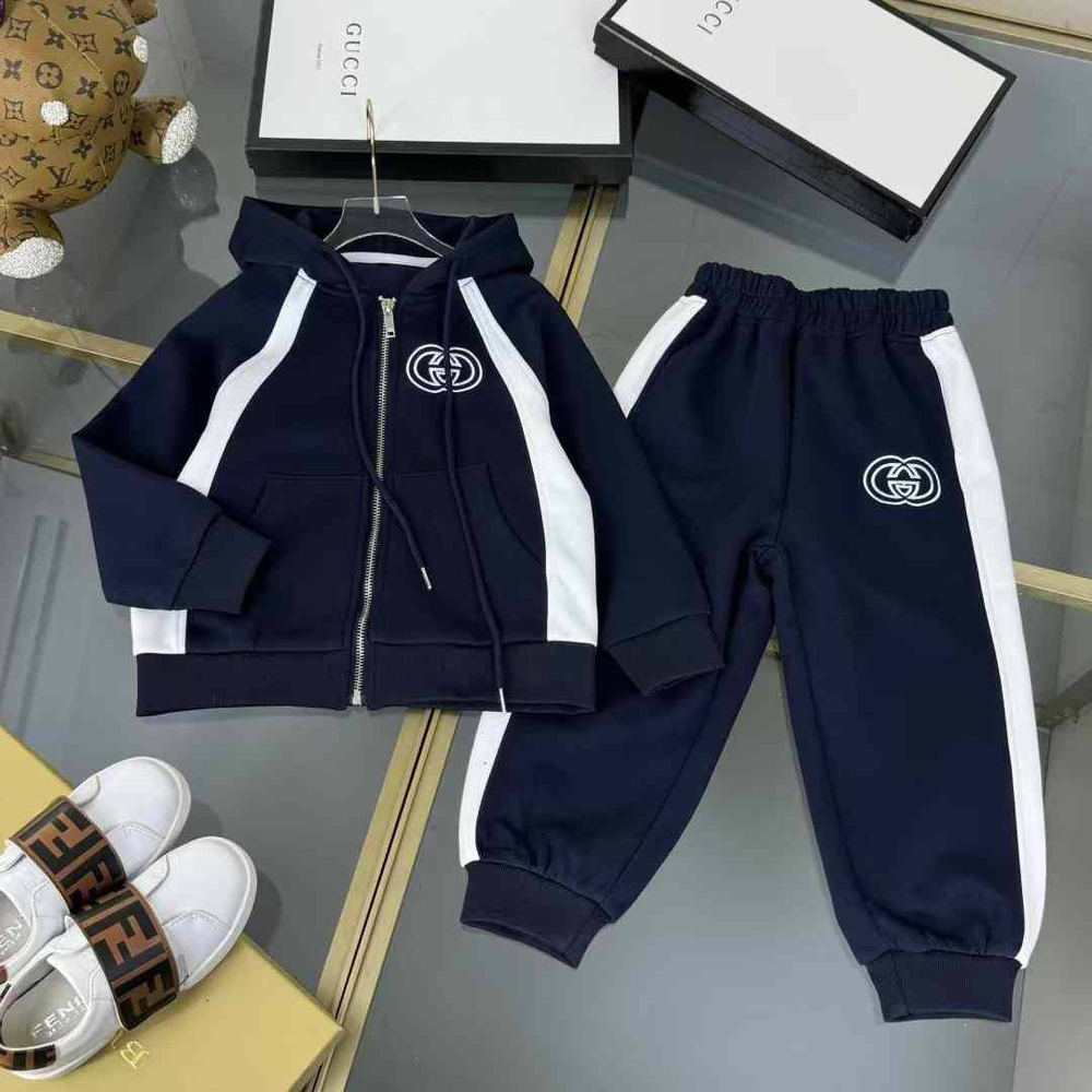 Костюм Gucci