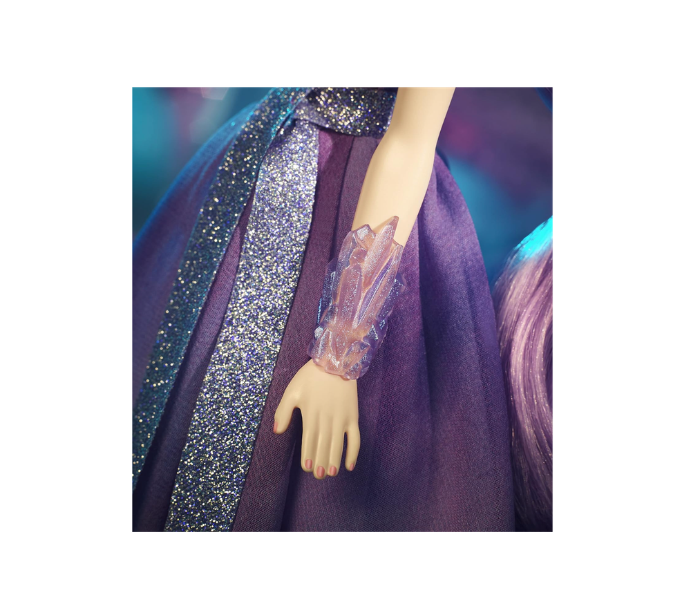 Кукла Barbie Crystal Fantasy Collection Amethyst (13 дюймов, платиновые волосы) с ожерельем из настоящего аметиста, платьем и аксессуарами, подарок для коллекционеров
