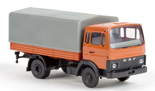 Грузовик DAF F900, тент, оранжевый