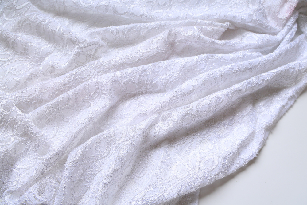 Гипюр стрейч с металликом белый