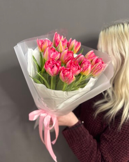Букет с 15 розовыми пионовидными тюльпанами