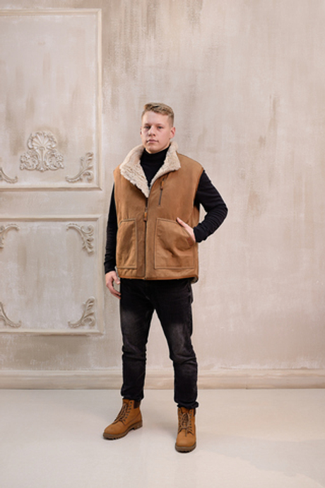 Коричневая меховая жилетка для мужчин