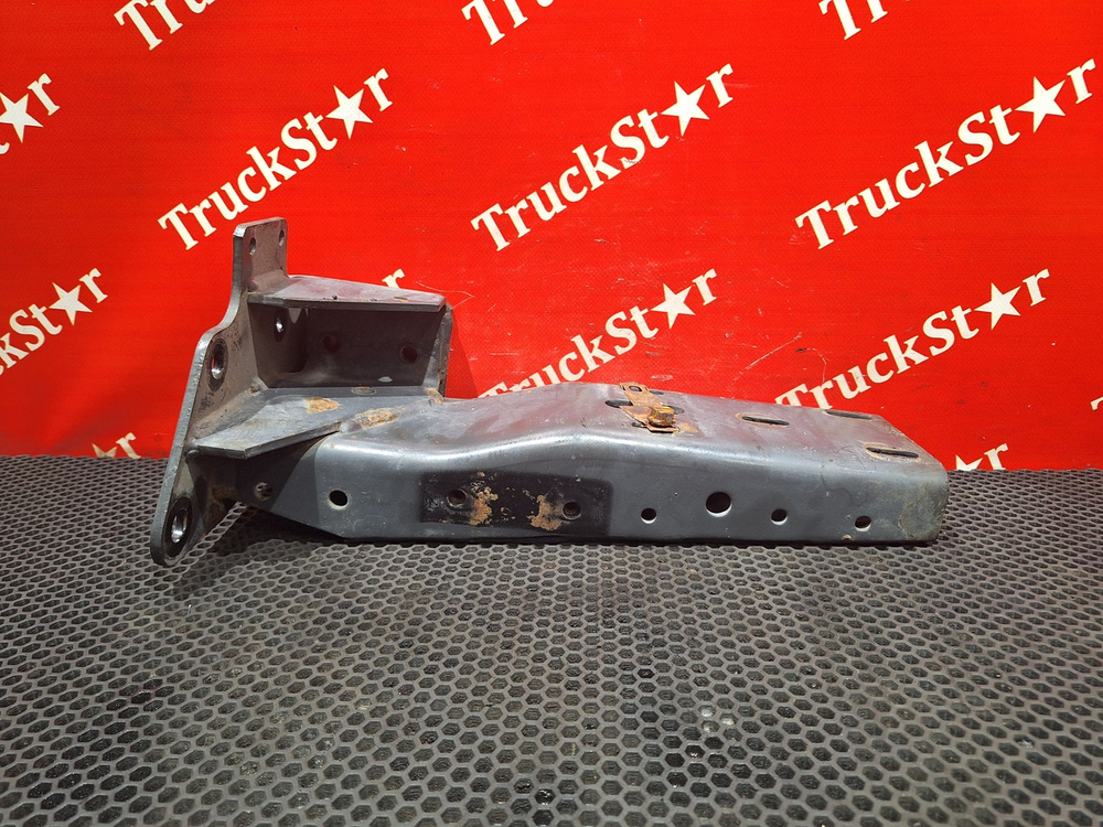 Кронштейн  подножки правой