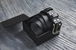 Ремень из текстурной итальянской кожи, цвет «грозовой», хромированная пряжка