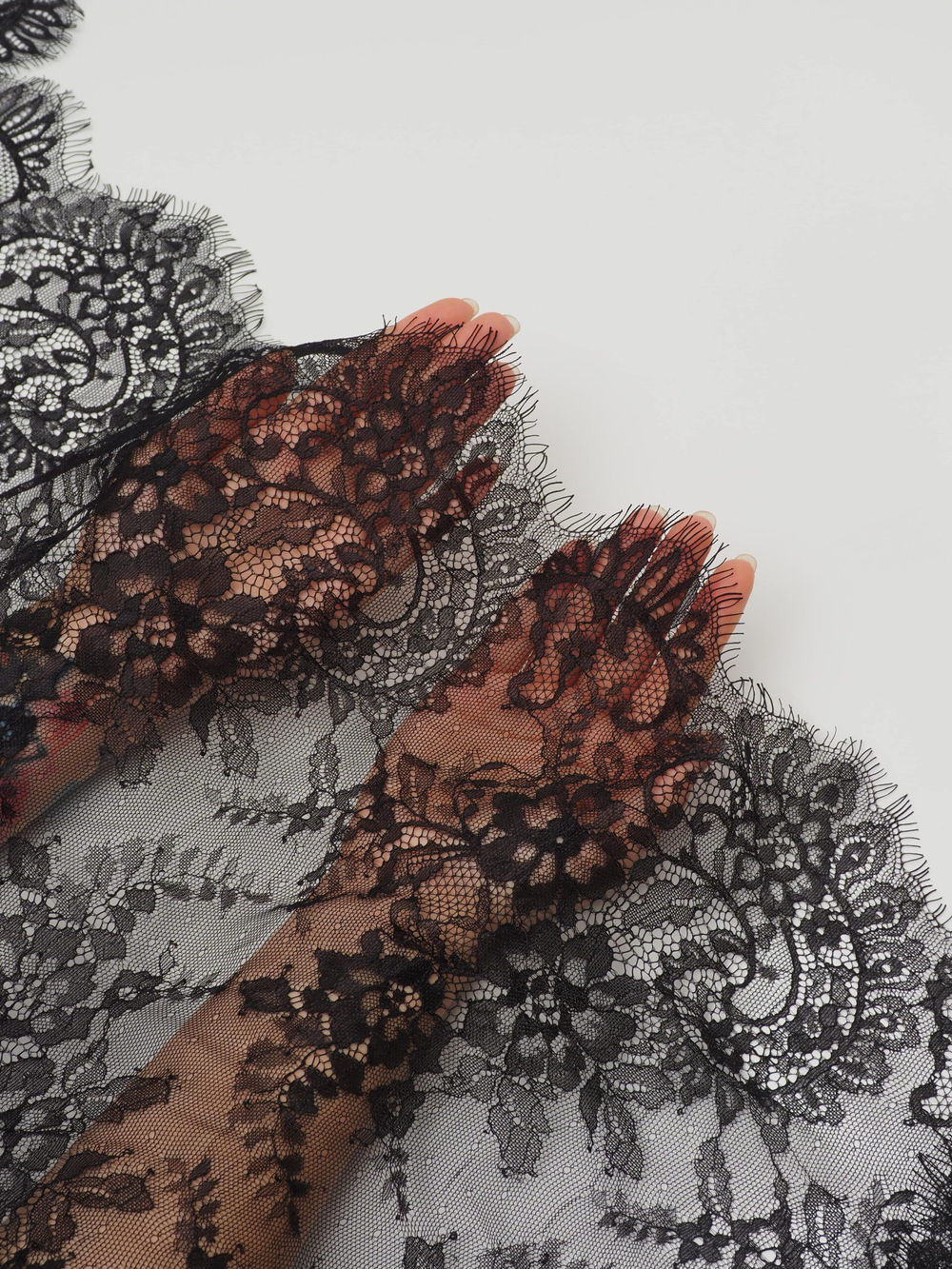 Кружево шантильи черное неэластичное ширина 45 см купон 2,9 м С БРАКОМ