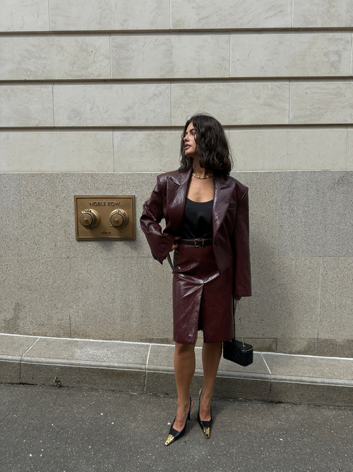 Юбка из эко-кожи с разрезом миди бордо