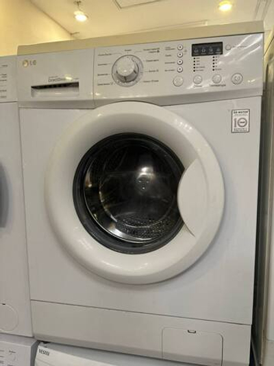 Стиральная машина LG F1068SD б/у фронтальная загрузка до 4 кг 1000об/мин