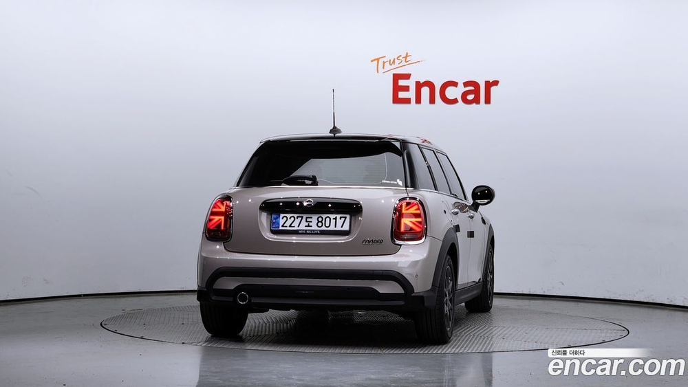Mini Cooper 5 даерей Classic Plus (03.2024)