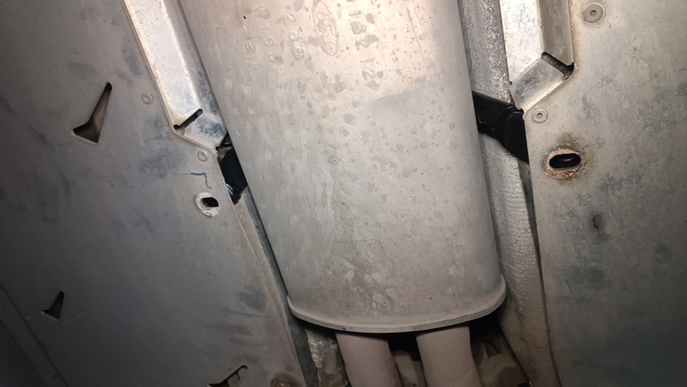 Распорка средняя нижняя под двойной выхлоп Ford Explorer 5 (ПОД ЗАКАЗ)