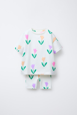 ZARA КОМПЛЕКТ ФУТБОЛКА И ВЕЛОСИПЕДКИ С ПРИНТОМ, ЭКРЮ