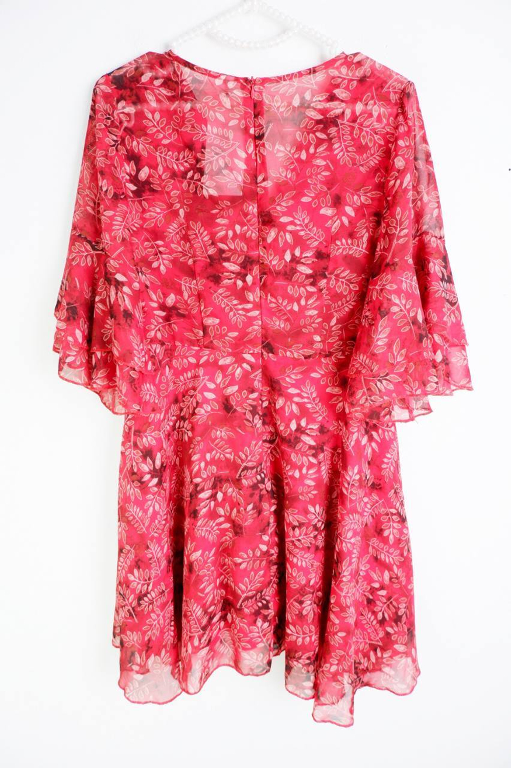 Платье для яркого образа, визуально на 44 размер