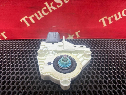 Моторчик стеклоподъемника правый 2019г