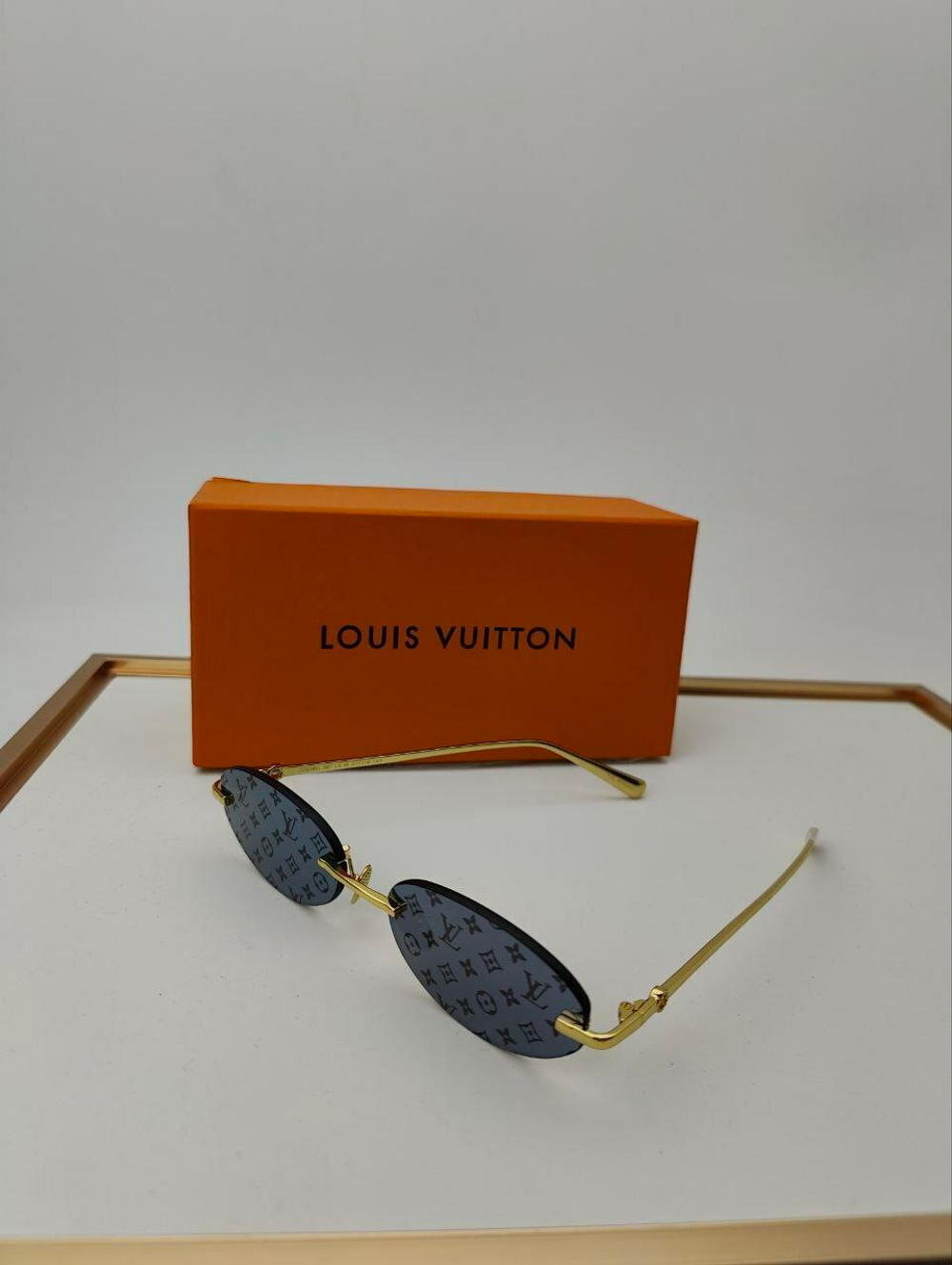 Солнцезащитные очки Louis Vuitton