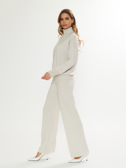 Женский костюм двойка из шерсти светлый