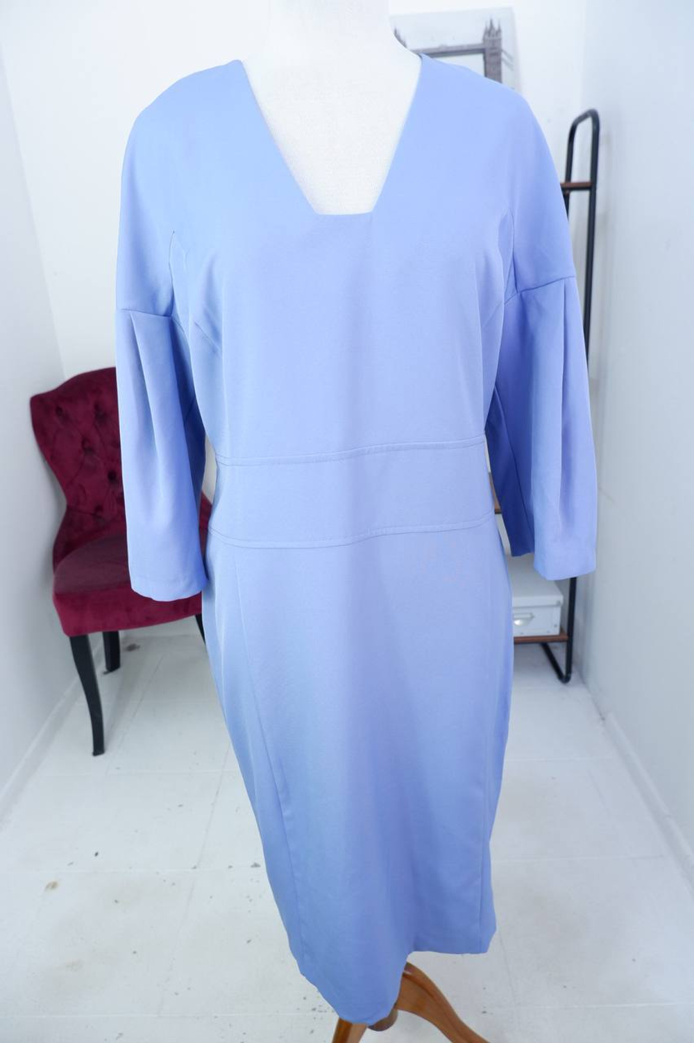 Платье в приглушенном голубом оттенке, маркировка 52, визуально 50 размер