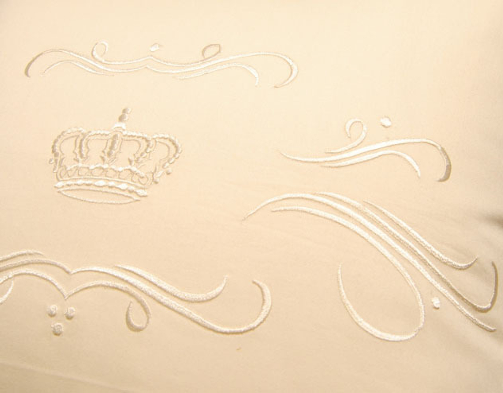 Пододеяльник 155х200 Christian Fischbacher Luxury Nights Crown 709 бежевый Швейцария фрагмент