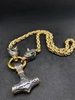 Крупная цепочка с волками и подвеской оберегом Гром Секира