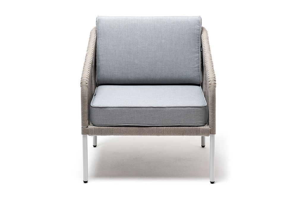 "Канны" кресло плетеное из роупа, каркас алюминий светло-серый (RAL7035) муар, роуп серый меланж круглый, ткань светло-серая