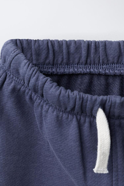 ZARA ШОРТЫ ИЗ МЯГКОЙ ТКАНИ С НАДПИСЬЮ, ВЫЦВЕТШИЙ СИНИЙ