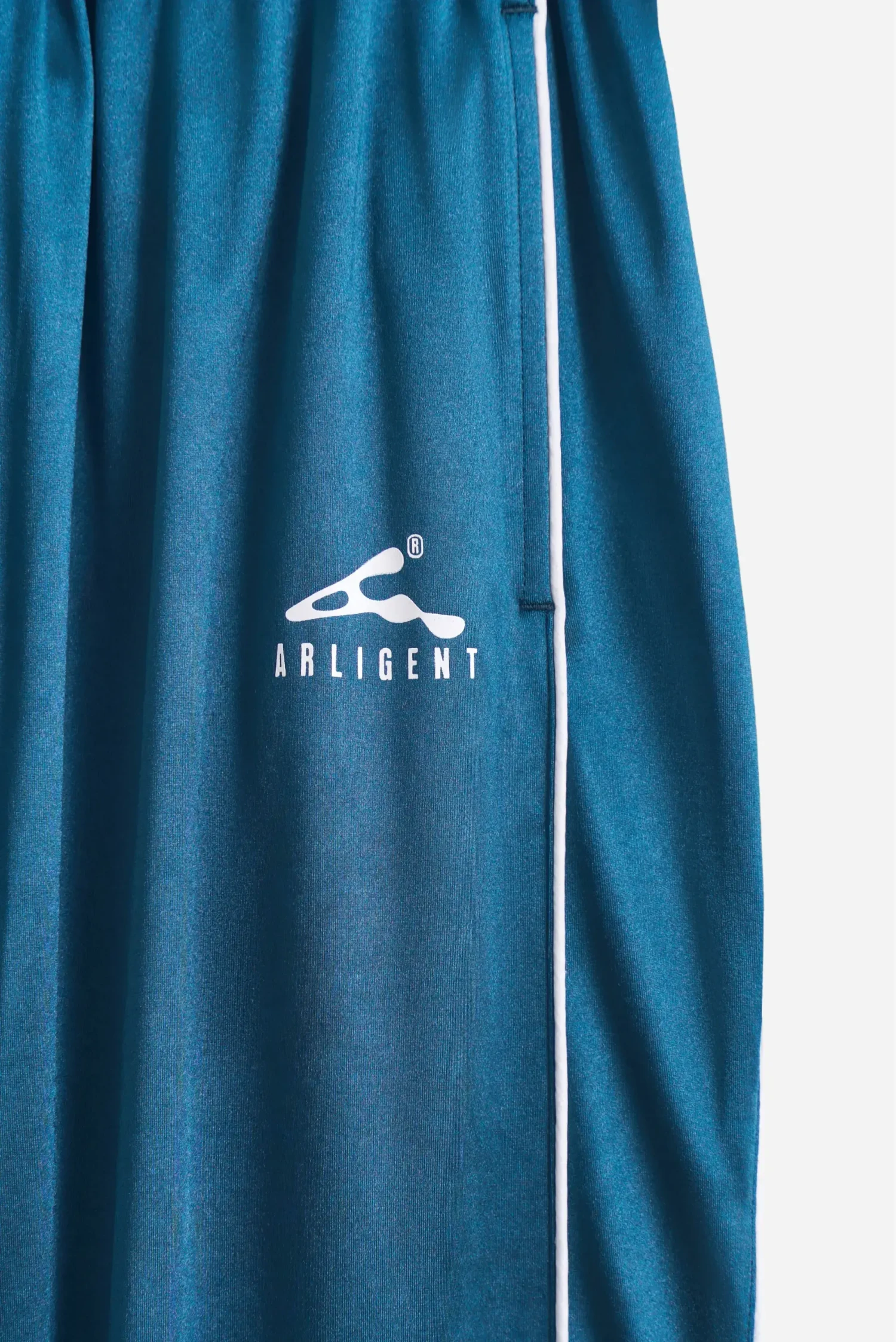 Брюки с кантом