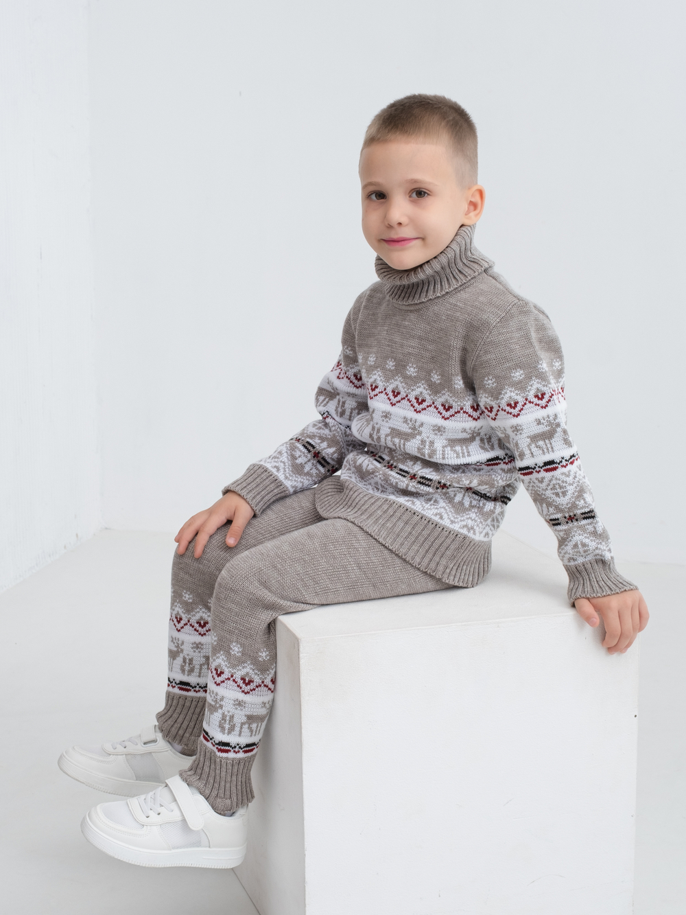 Свитер вязаный с горлом "Северное сияние"