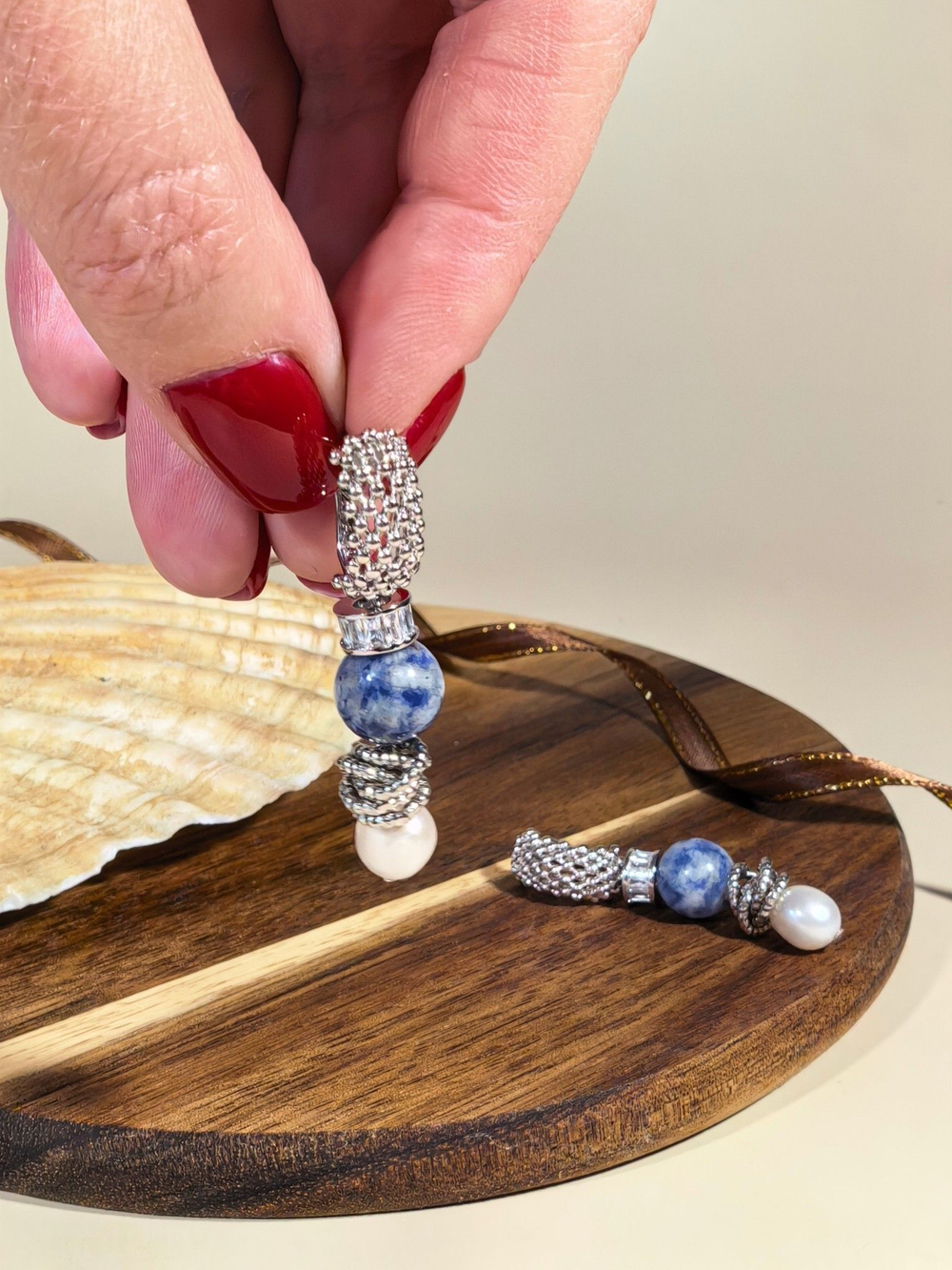 Серьги с содалитом и жемчугом