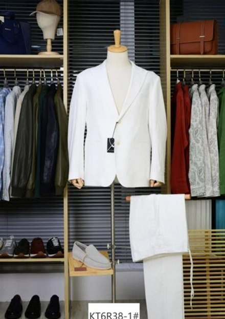 Льняной костюм Kiton