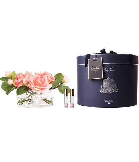 Коралловый букет роз в прозрачной овальной вазе, Cote Noire