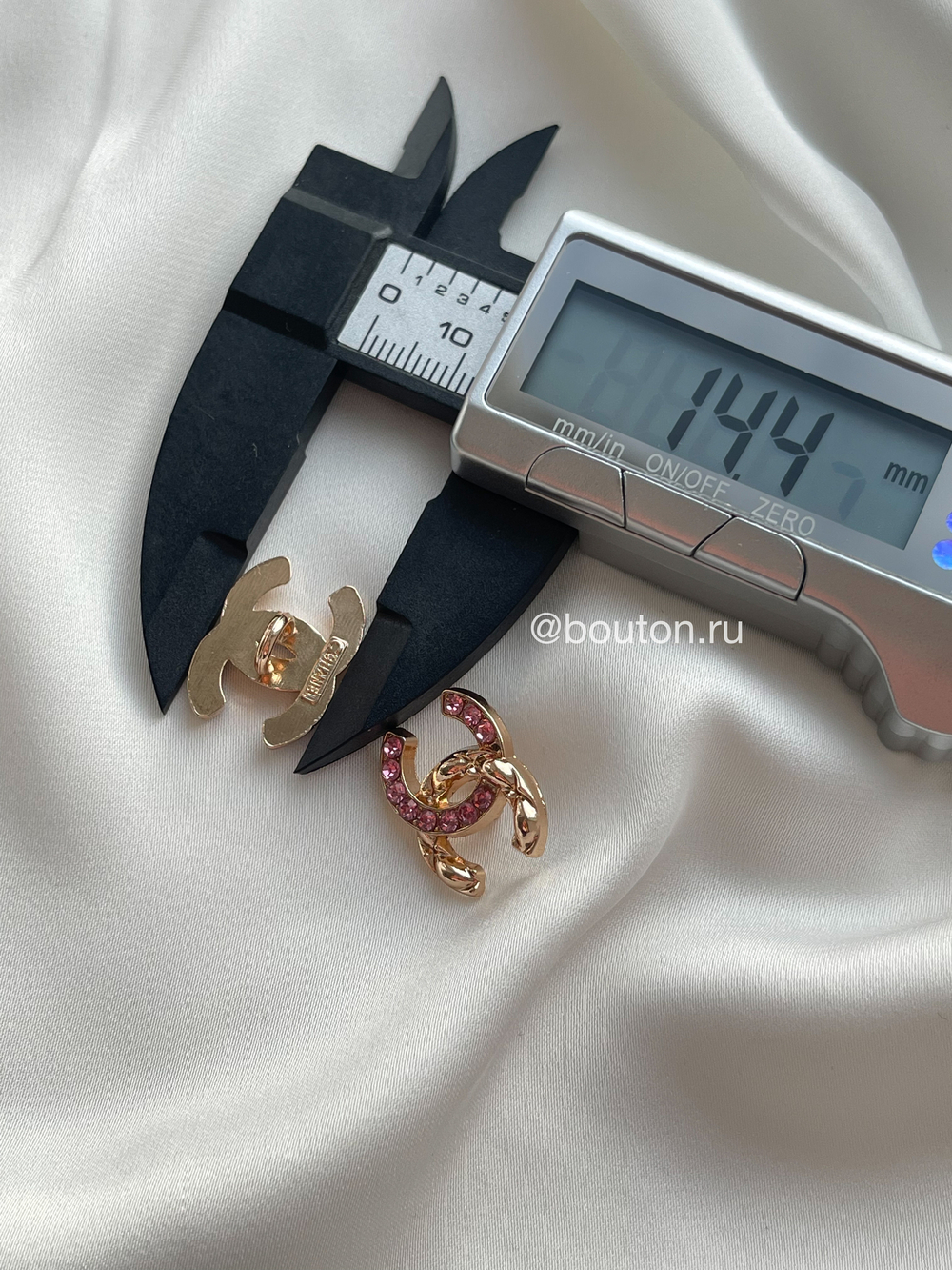 Пуговицы Шан. Золотые Розовые Лого 19 мм жемчуг/стеганые