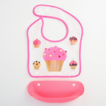 5531396 Нагрудник детский непромокаемый, с карманом «Пирожное»