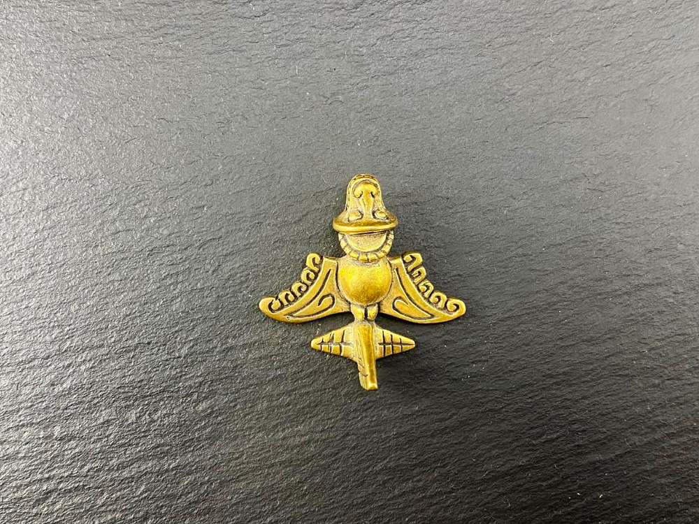 Подвеска. Дракон с завитками