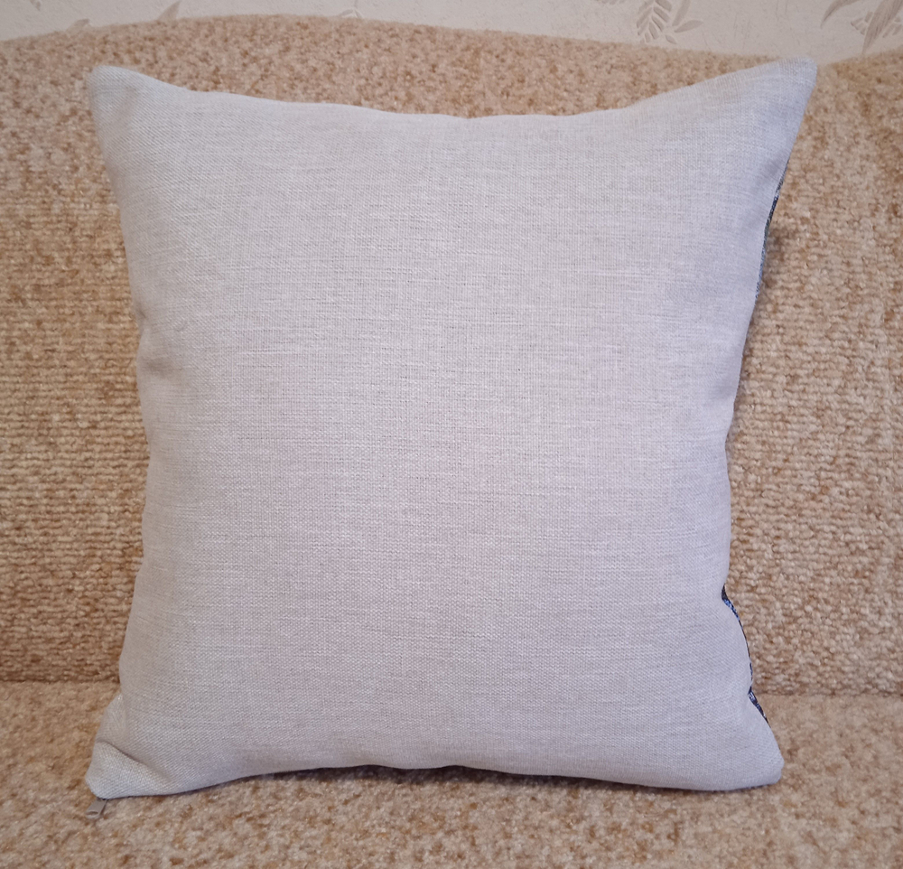 Декоративный гобеленовый чехол для интерьерной подушки Котята в сирени 38*38