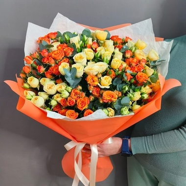 Букет из 19 кустовых роз