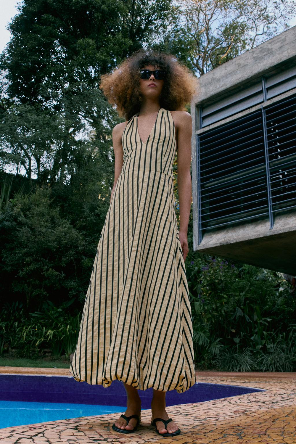 ZARA ПЛАТЬЕ МИДИ-БАЛЛОН В ПОЛОСКУ, ЭКРЮ/ЧЕРНЫЙ