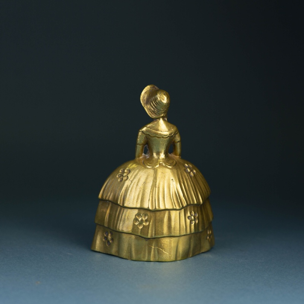 Коллекционный колокольчик из бронзы «Знатная дама»