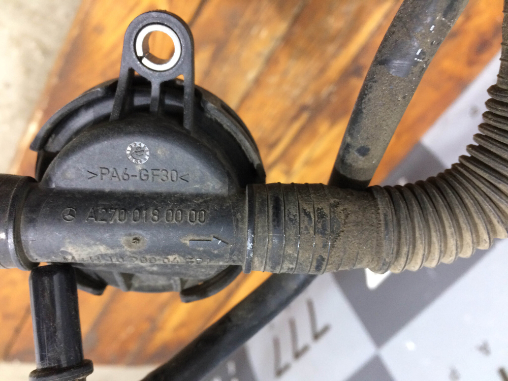 Маслоотделитель Mercedes A2700180000 Б/У Оригинал A2700180000