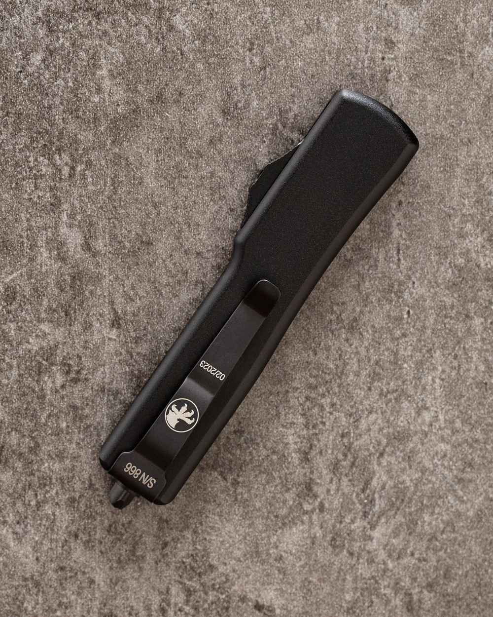 Автоматический складной нож Microtech UTX-70 Hellhound DLC Blade Signature Series 419-1DLCTS (черный-черный) фронталка/выкидуха