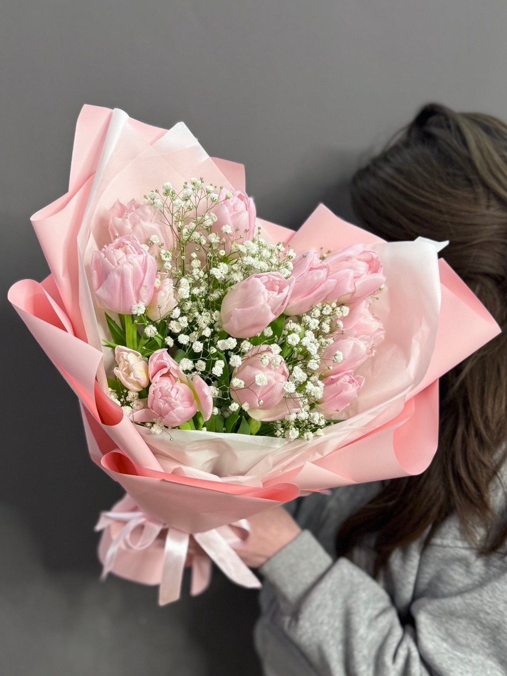 Дуо-букет с пионовидными тюльпанами и гипсофилой